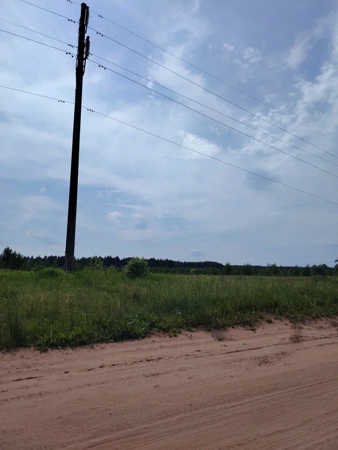 Дорога и поле у деревни Балабаны